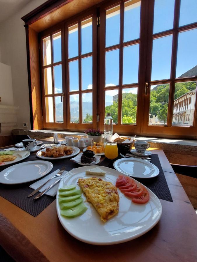 Rose Garden Hotel Gjirokastër Esterno foto
