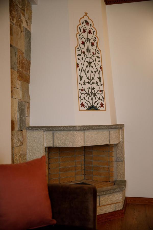Rose Garden Hotel Gjirokastër Esterno foto