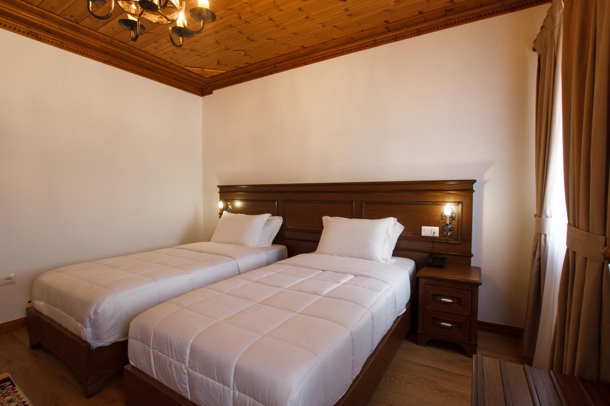 Rose Garden Hotel Gjirokastër Esterno foto