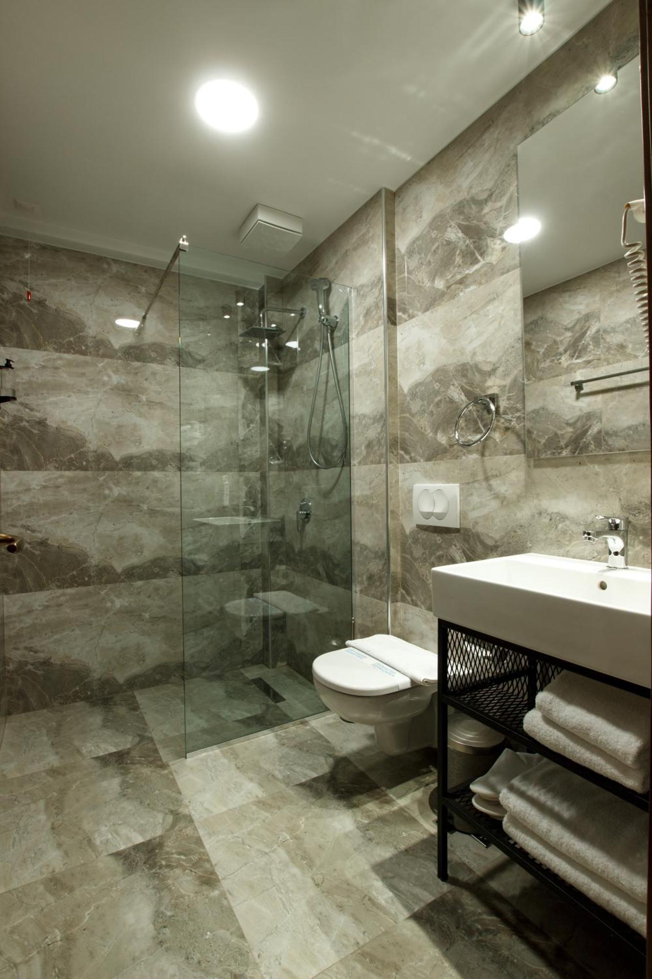 Rose Garden Hotel Gjirokastër Esterno foto
